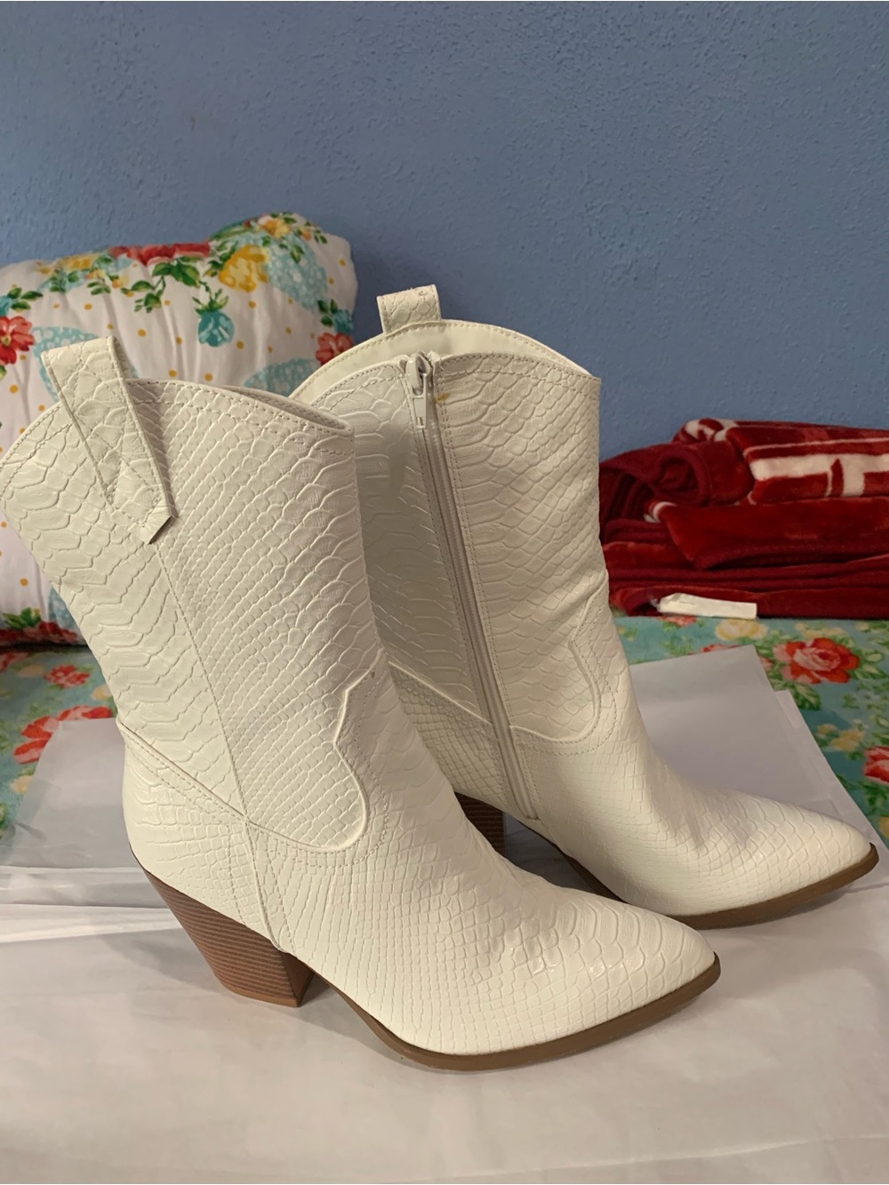 Slayer White Cowgirl Ankle Boots Faux Crocodile size 9 by Totally Wicked